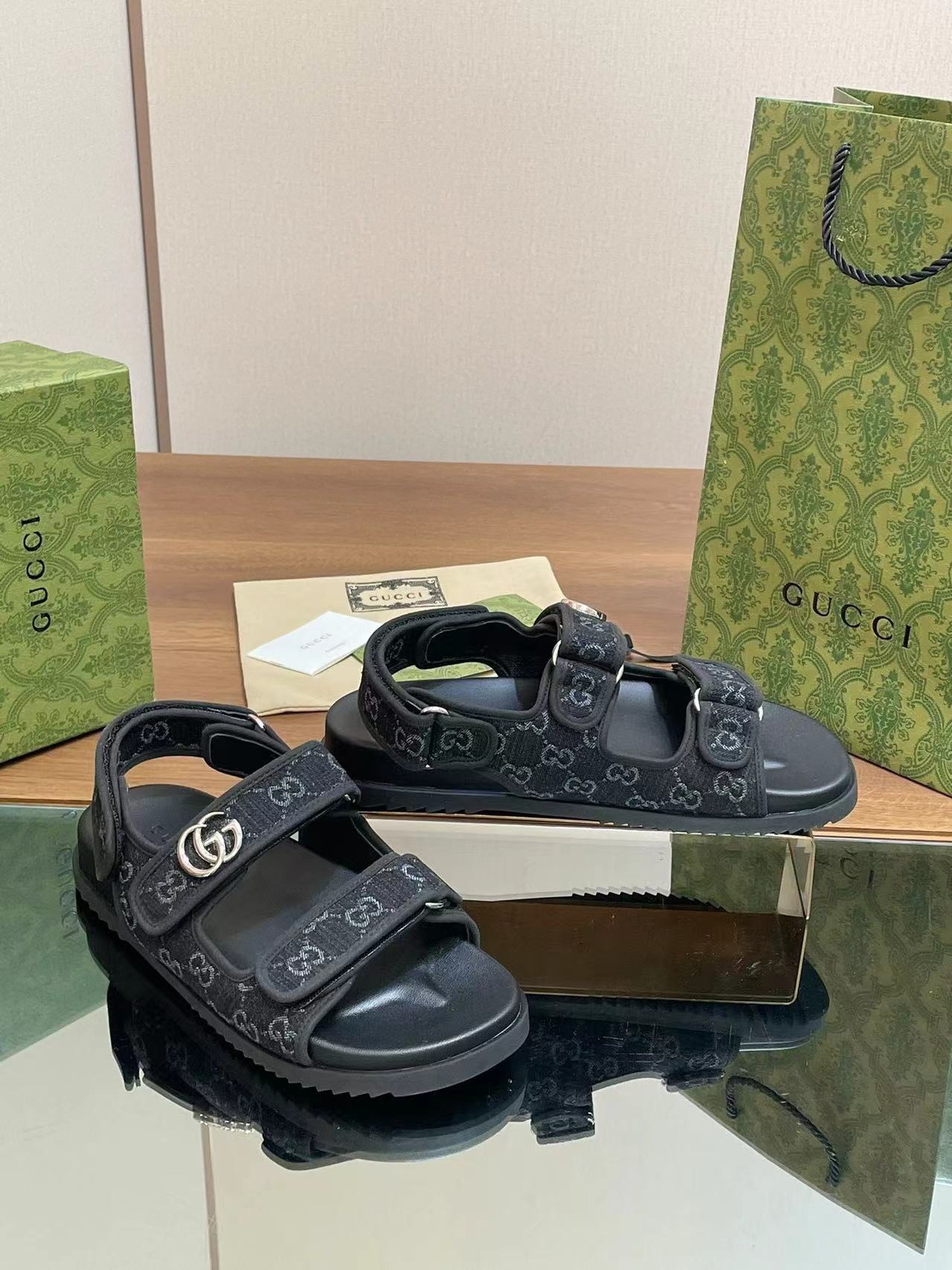 詳細な写真と価格については私に連絡してください。