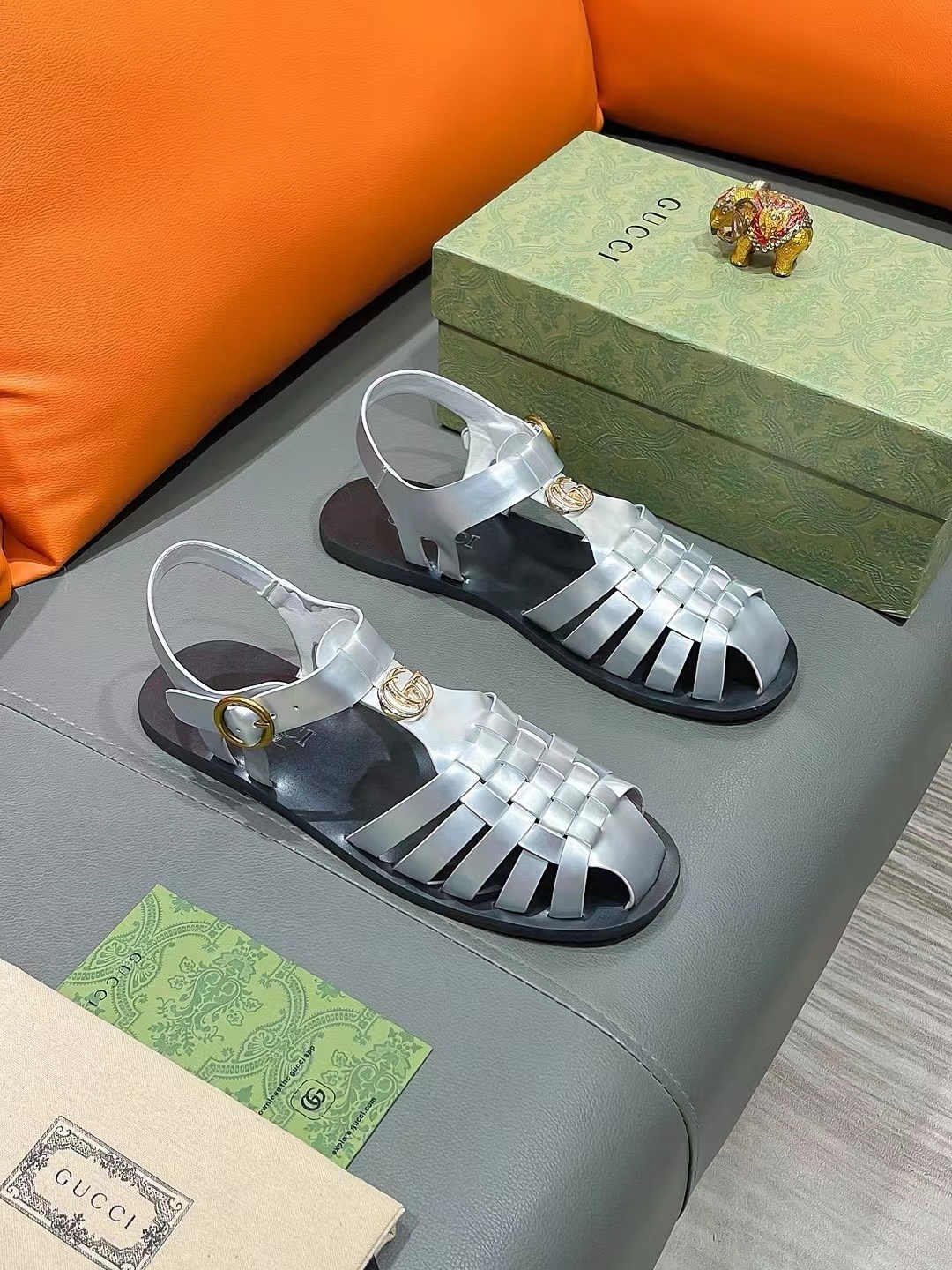 詳細な写真と価格については私に連絡してください。