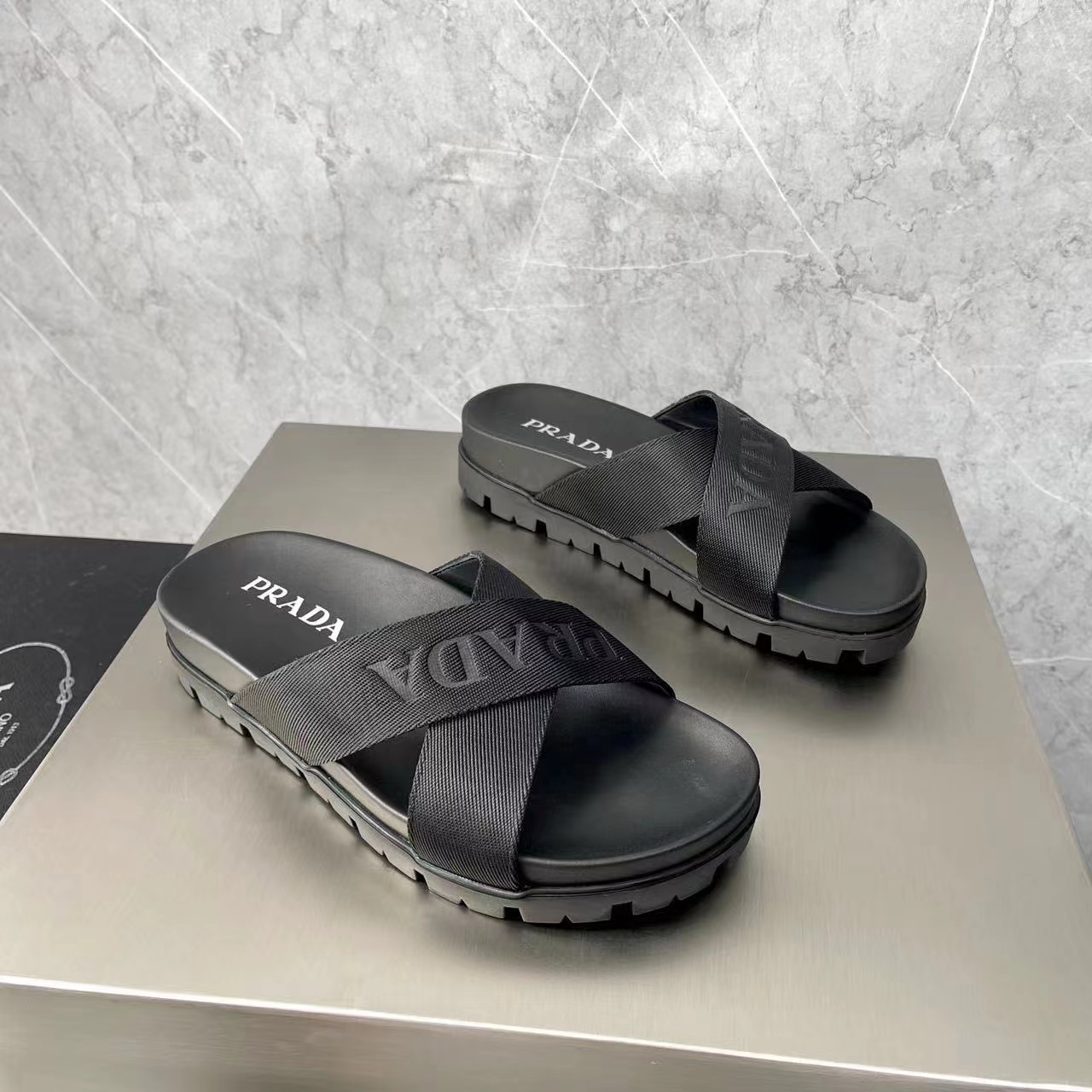 詳細な写真と価格については私に連絡してください。