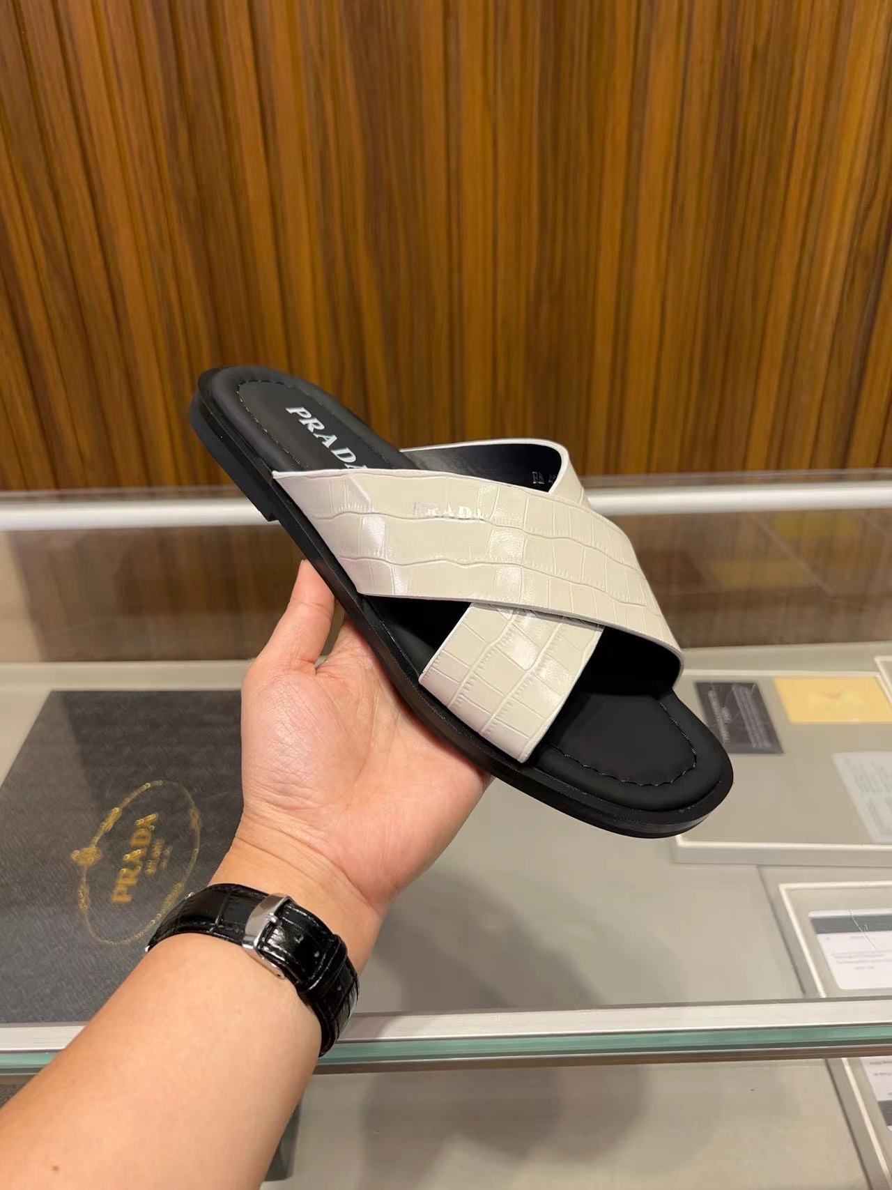 詳細な写真と価格については私に連絡してください。