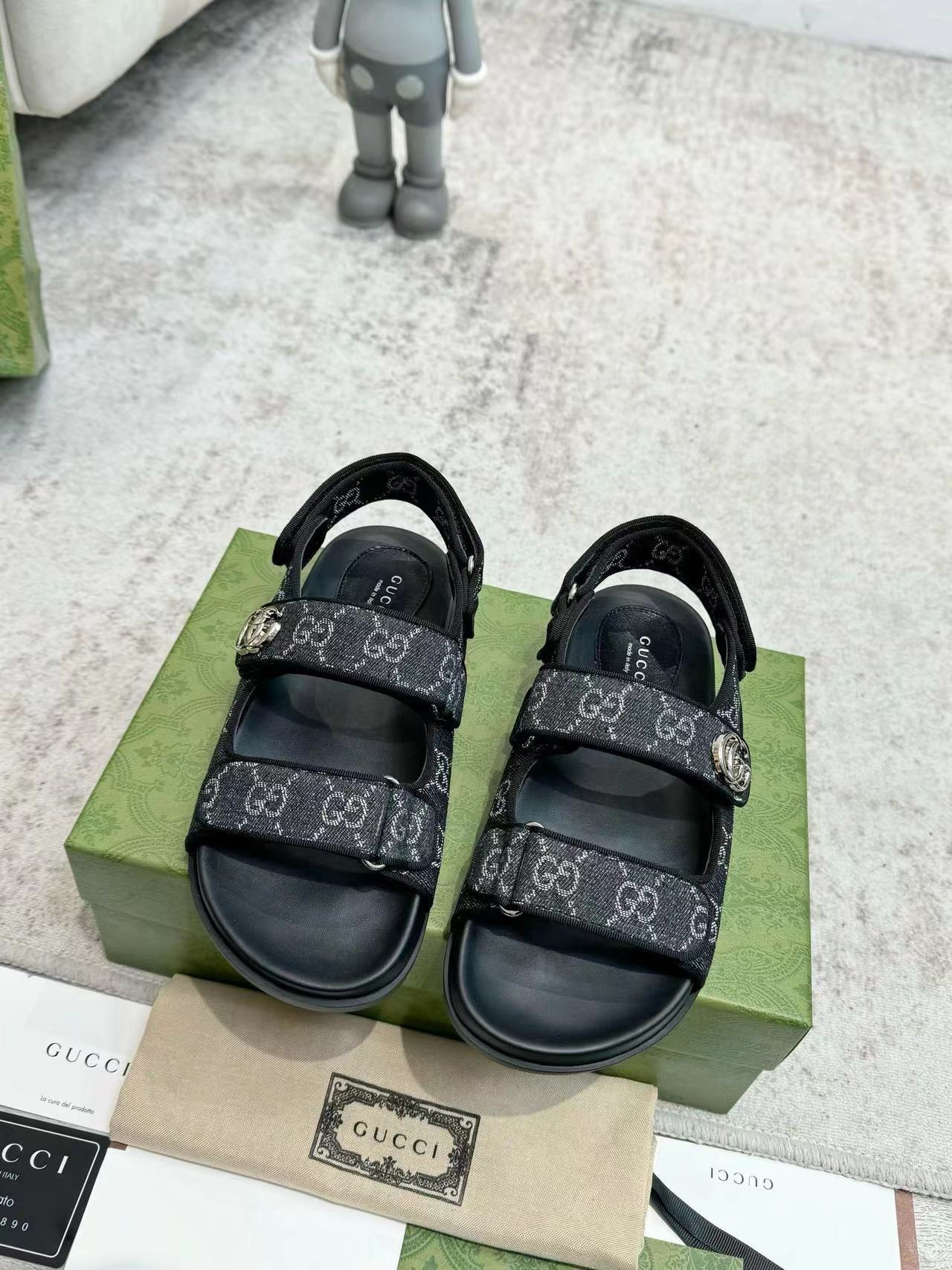 詳細な写真と価格については私に連絡してください。