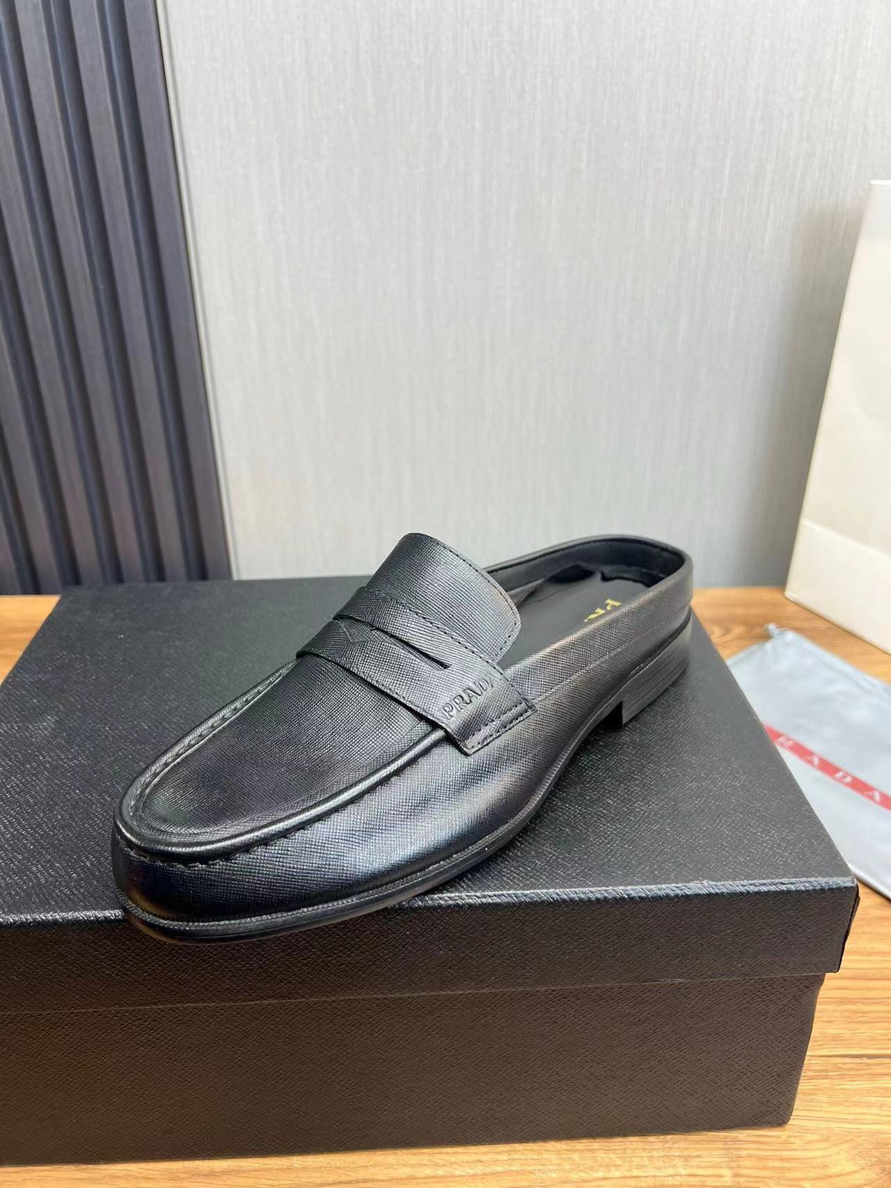 詳細な写真と価格については私に連絡してください。