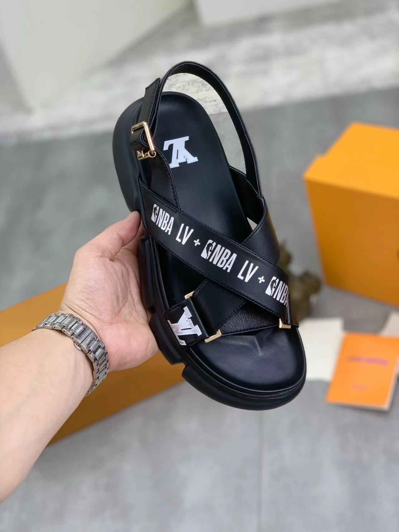 詳細な写真と価格については私に連絡してください。