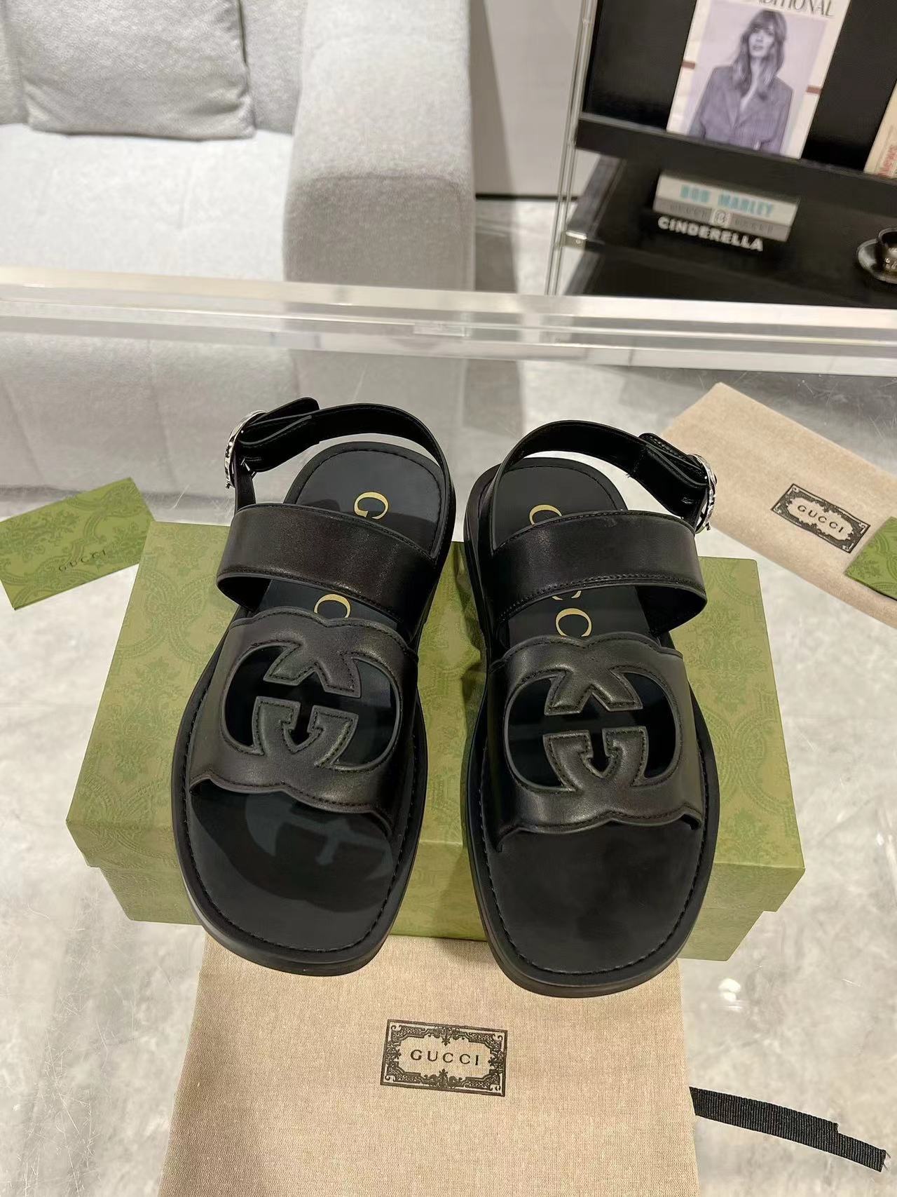 詳細な写真と価格については私に連絡してください。