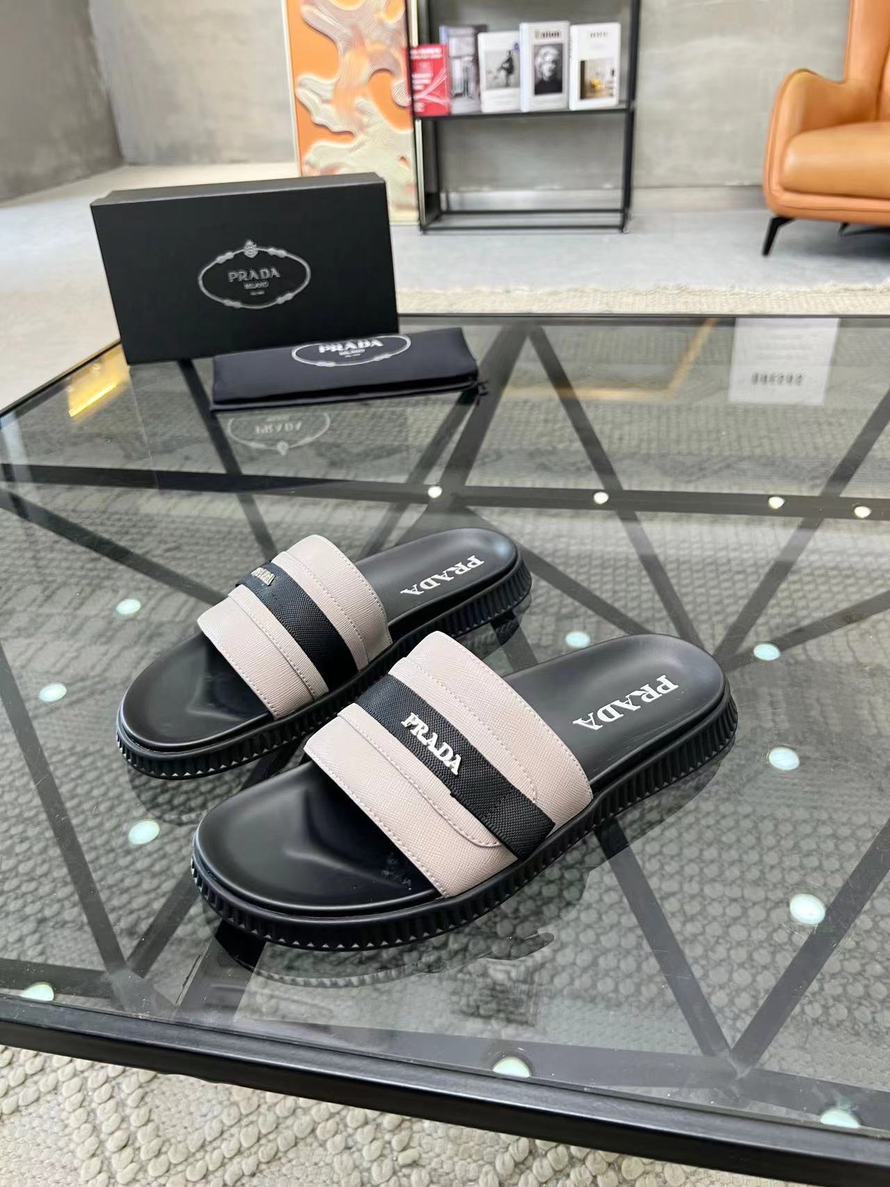 詳細な写真と価格については私に連絡してください。