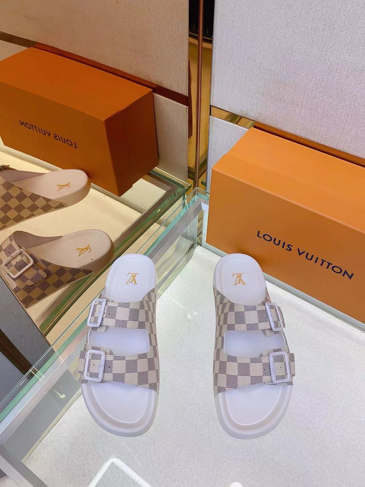 詳細な写真と価格については私に連絡してください。