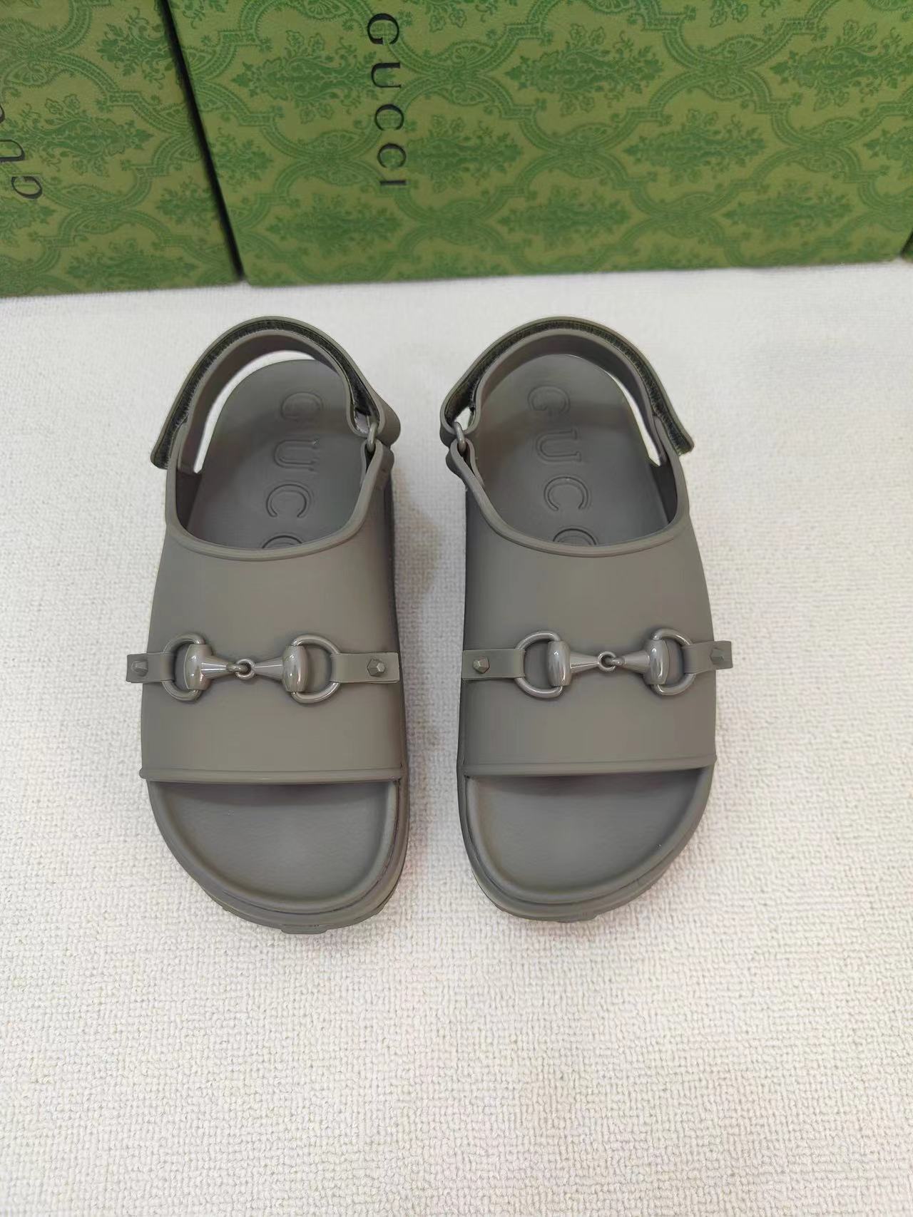 詳細な写真と価格については私に連絡してください。