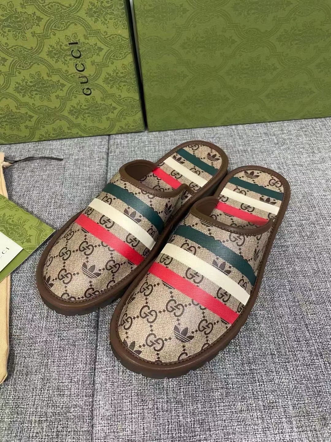 詳細な写真と価格については私に連絡してください。