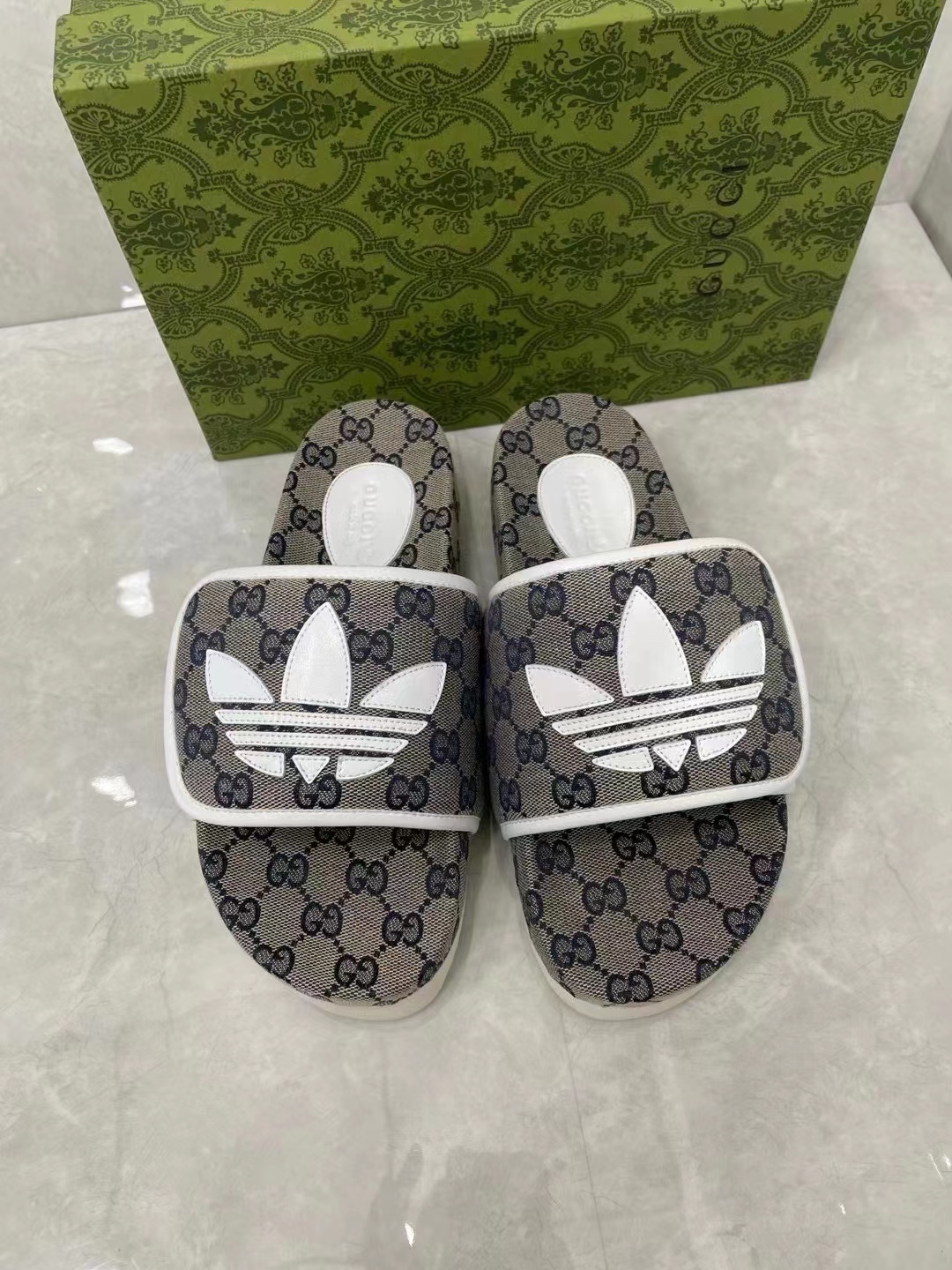 詳細な写真と価格については私に連絡してください。