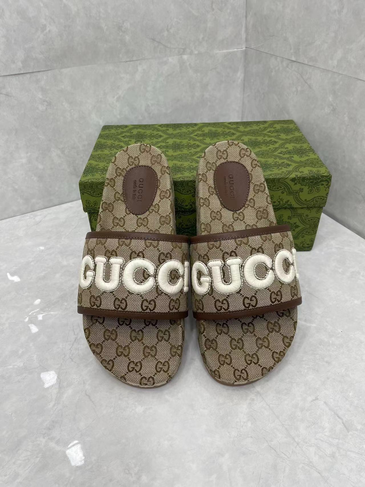 詳細な写真と価格については私に連絡してください。