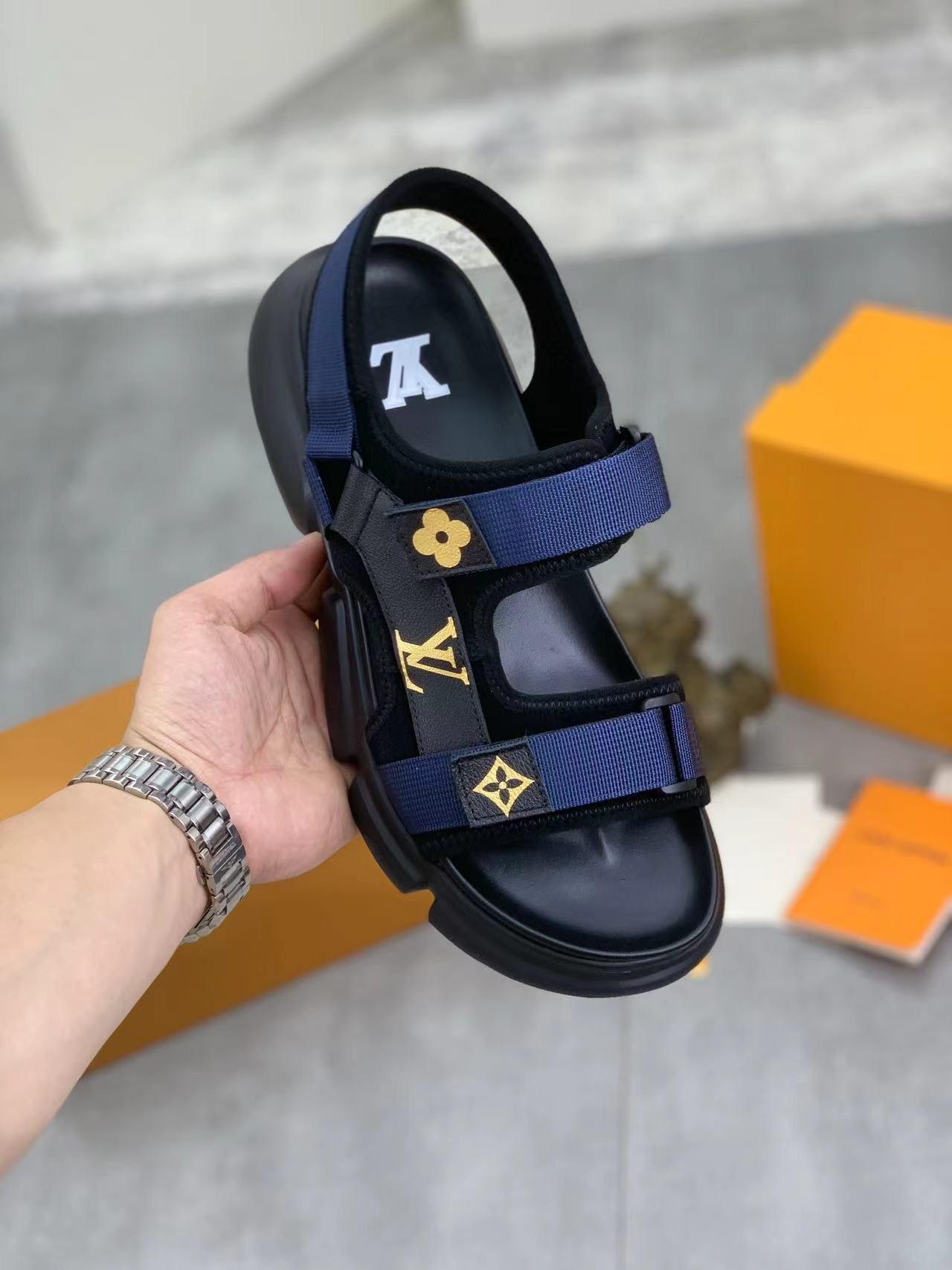 詳細な写真と価格については私に連絡してください。