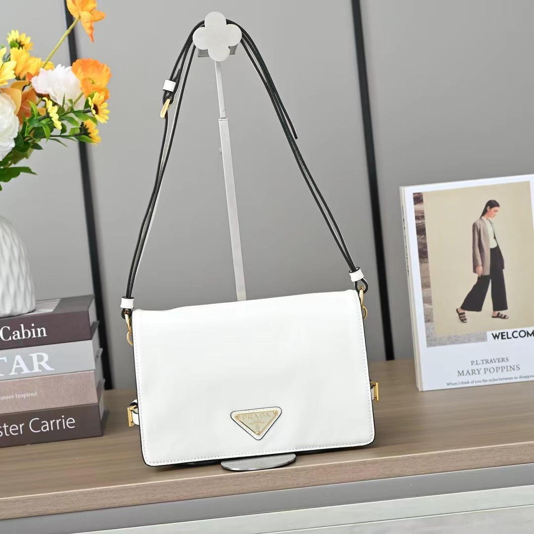 詳細な写真と価格については私に連絡してください。