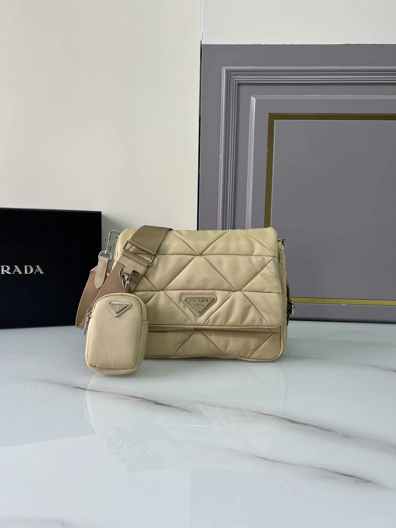 詳細な写真と価格については私に連絡してください。