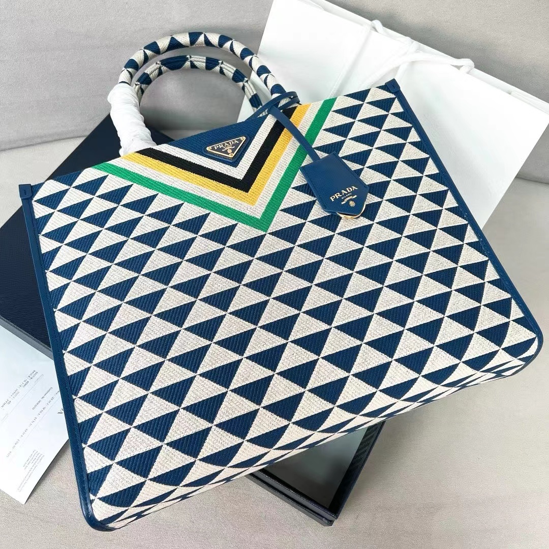 詳細な写真と価格については私に連絡してください。