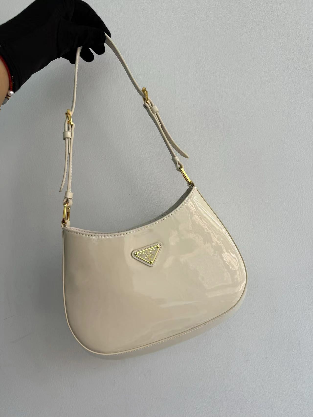 詳細な写真と価格については私に連絡してください。