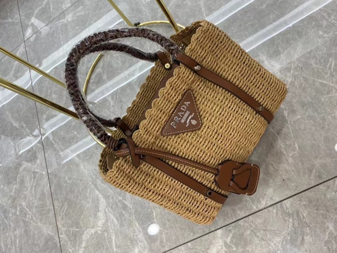 詳細な写真と価格については私に連絡してください。