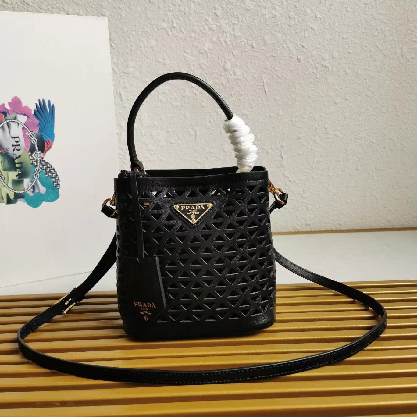 詳細な写真と価格については私に連絡してください。