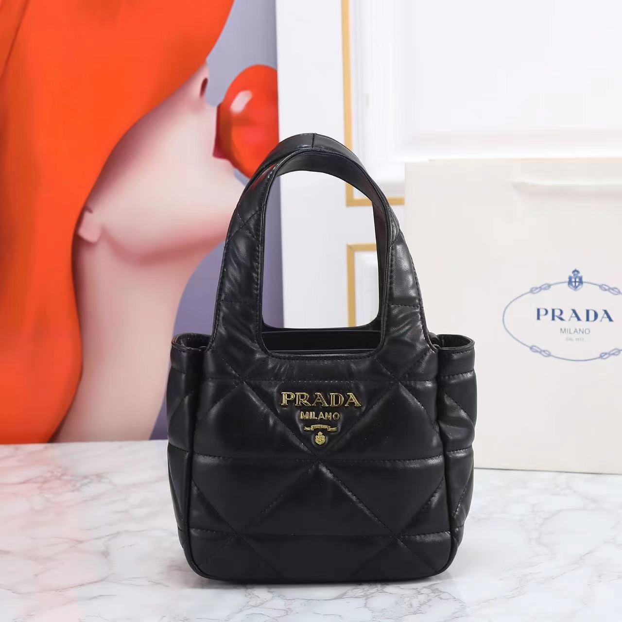 詳細な写真と価格については私に連絡してください。