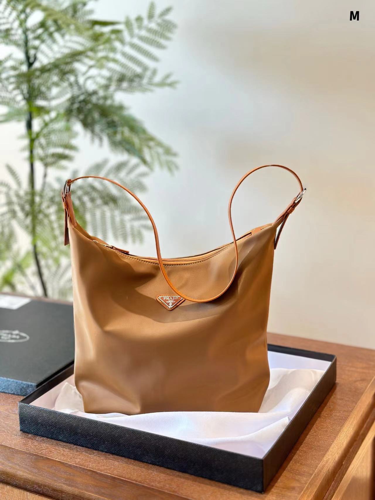 詳細な写真と価格については私に連絡してください。