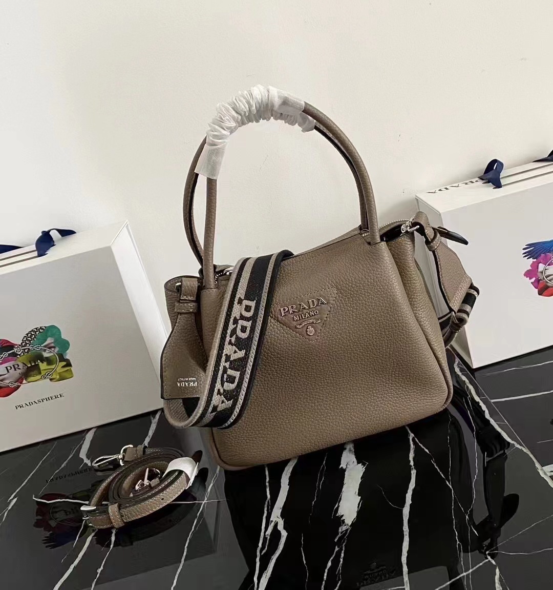 詳細な写真と価格については私に連絡してください。