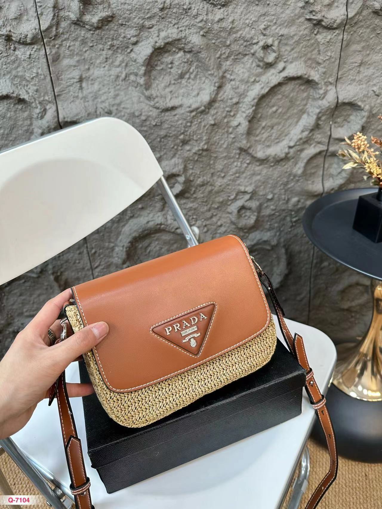 詳細な写真と価格については私に連絡してください。