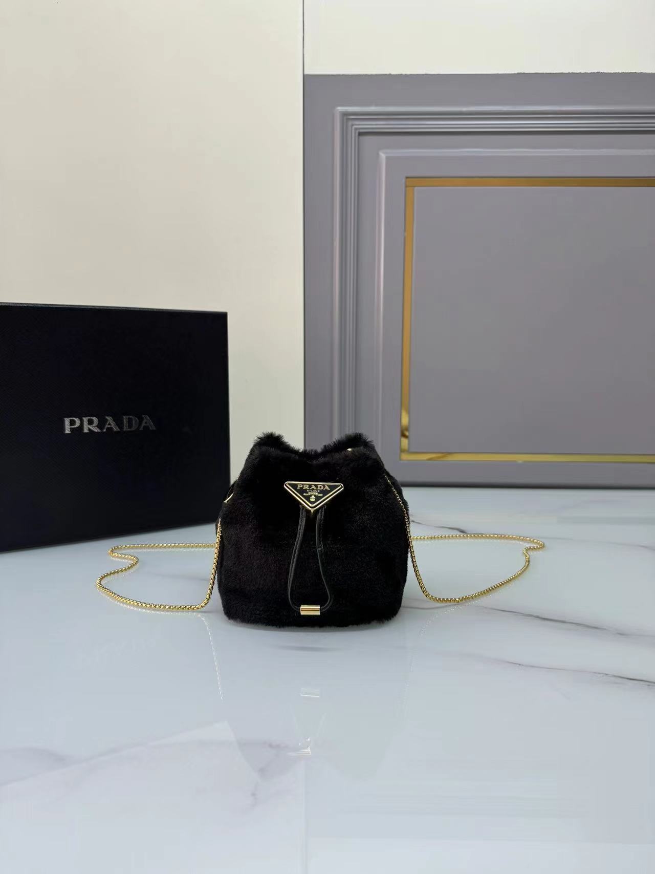 詳細な写真と価格については私に連絡してください。