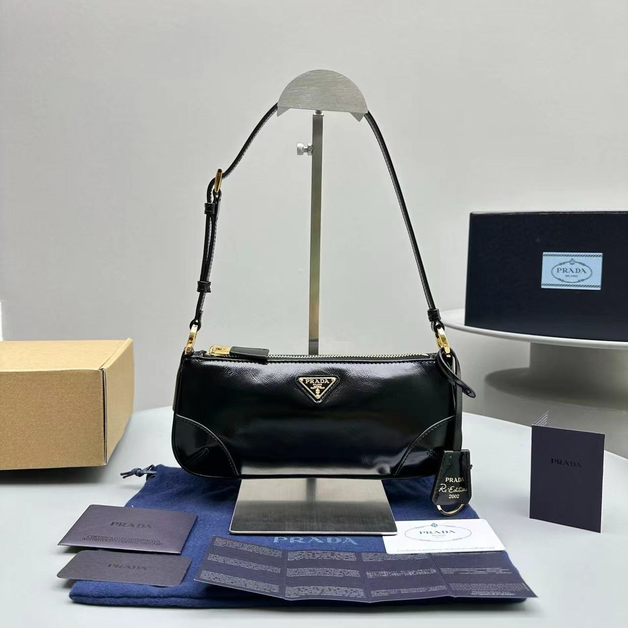 詳細な写真と価格については私に連絡してください。