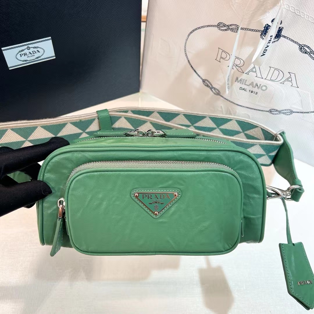 詳細な写真と価格については私に連絡してください。