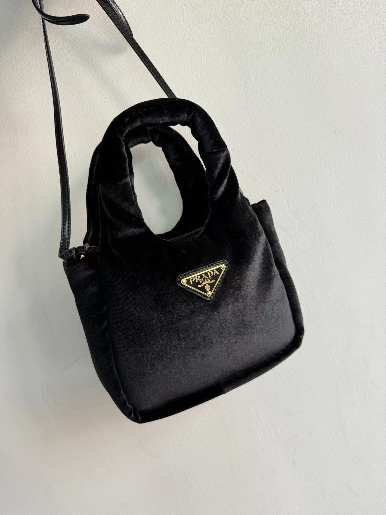 詳細な写真と価格については私に連絡してください。