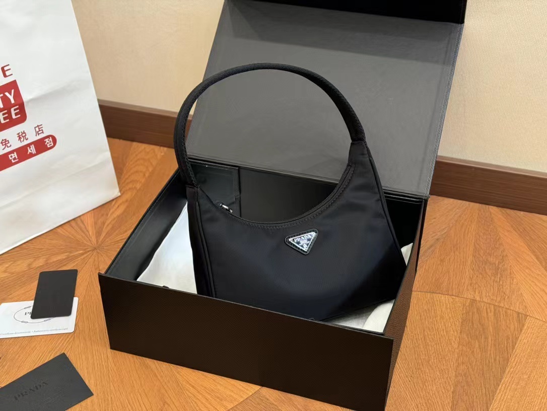 詳細な写真と価格については私に連絡してください。