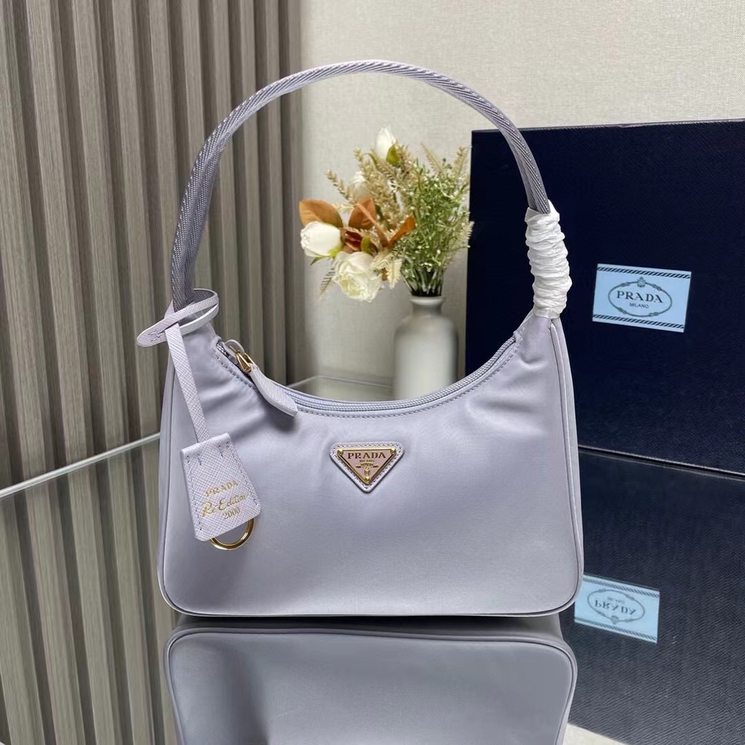 詳細な写真と価格については私に連絡してください。