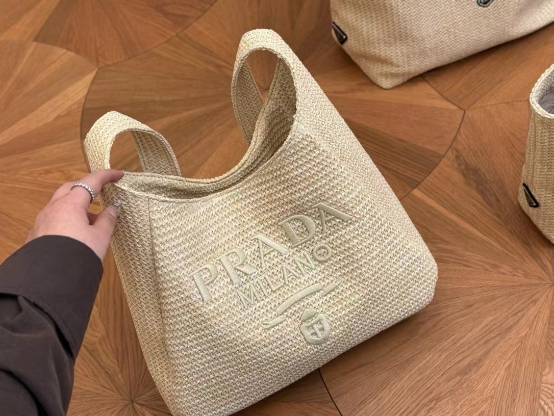 詳細な写真と価格については私に連絡してください。