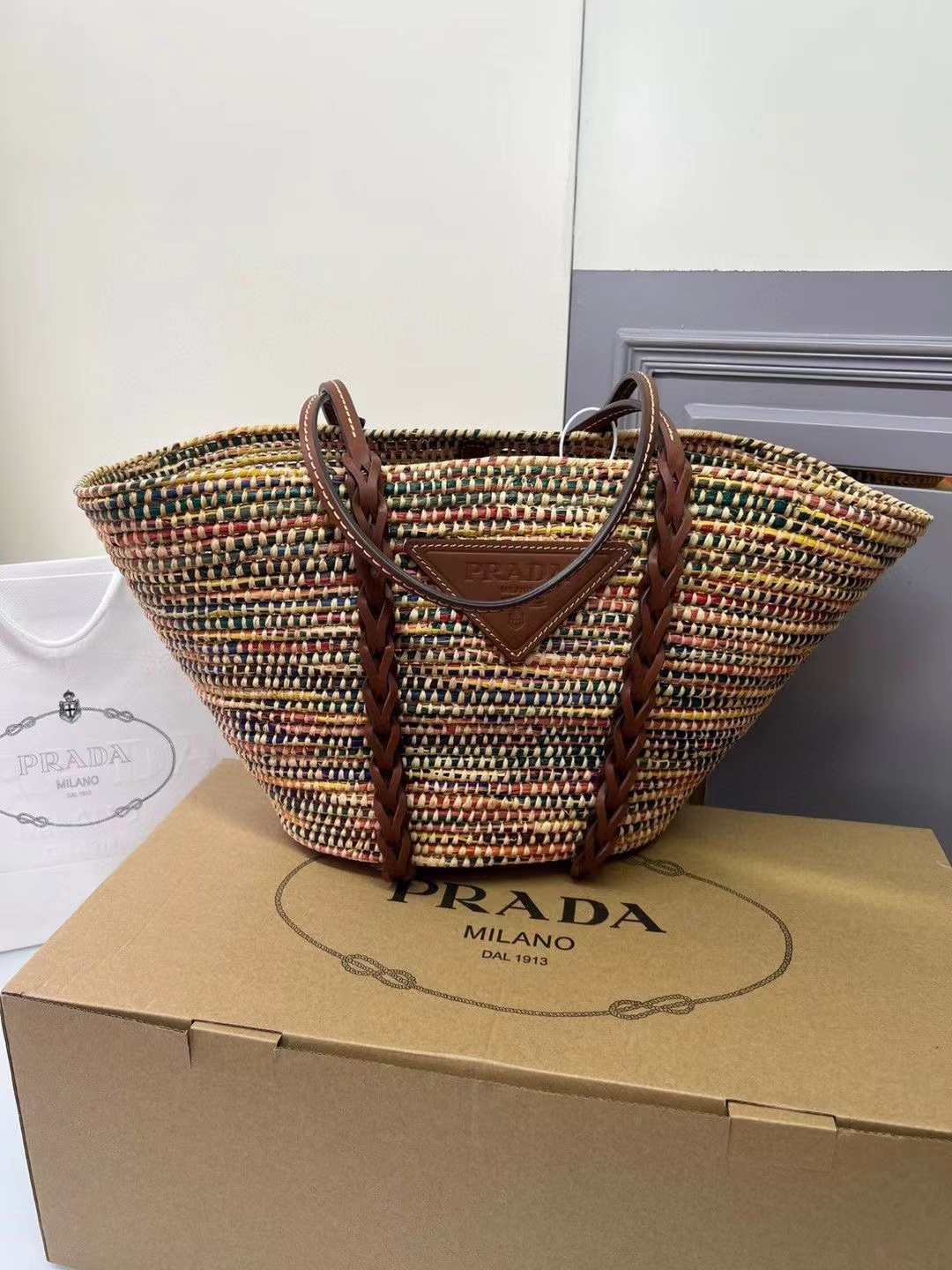 詳細な写真と価格については私に連絡してください。