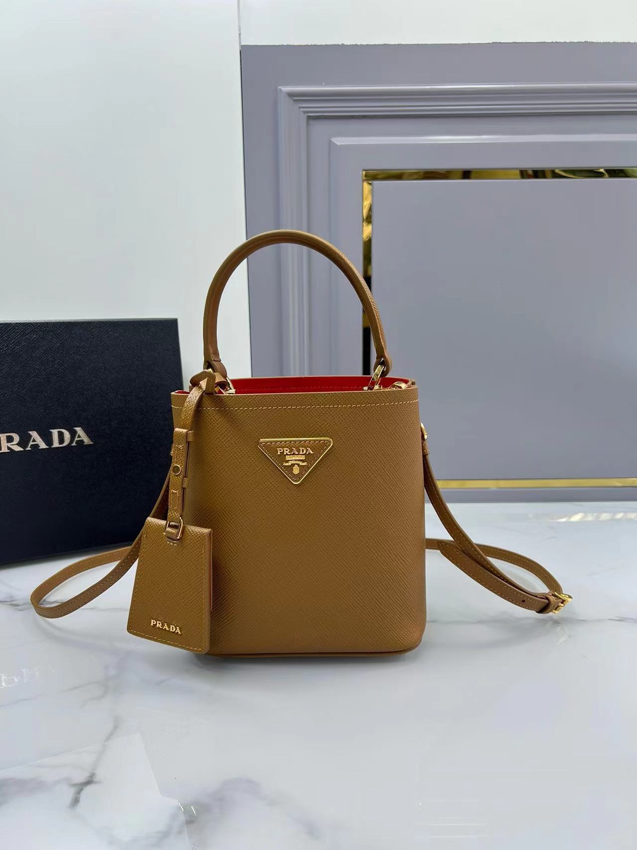 詳細な写真と価格については私に連絡してください。