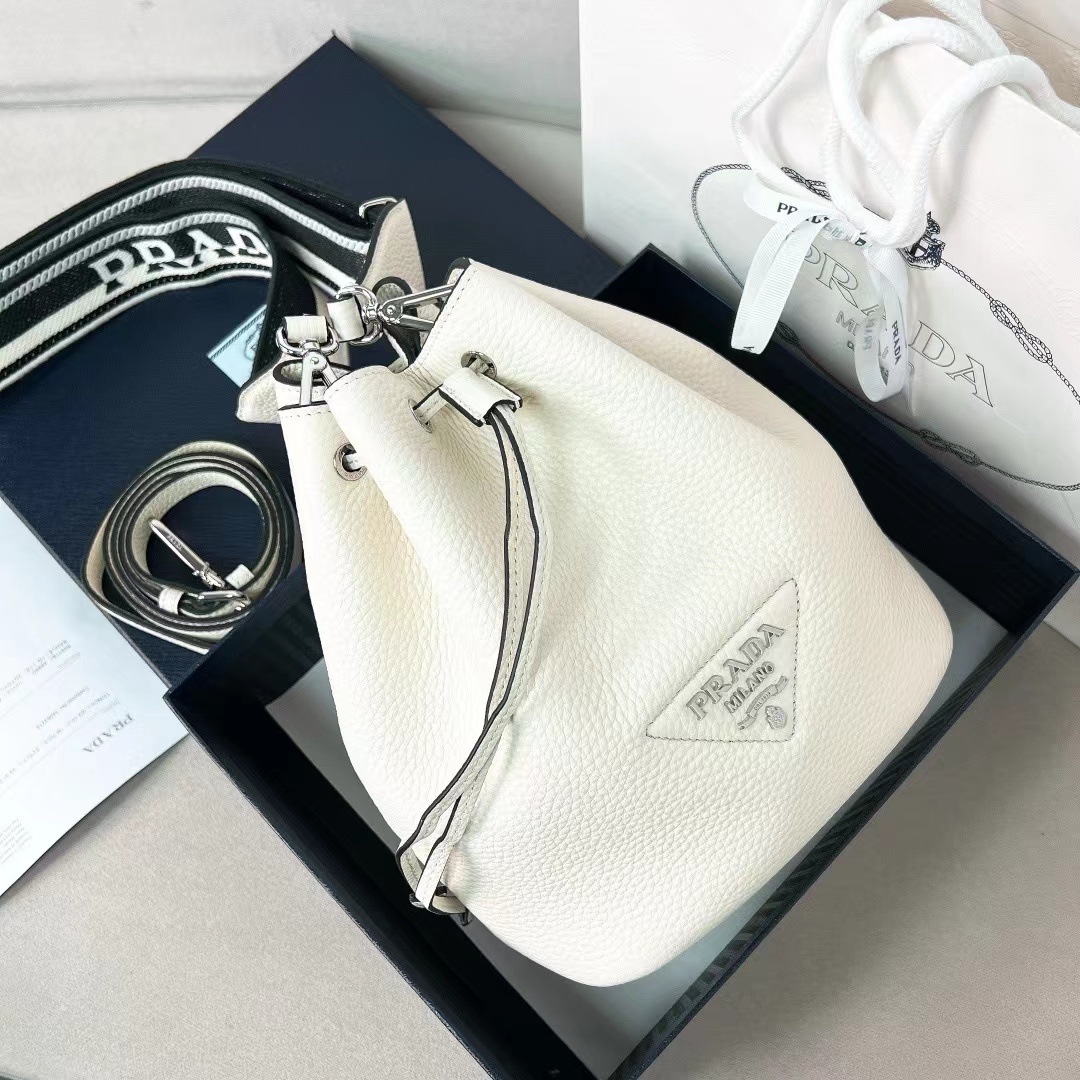 詳細な写真と価格については私に連絡してください。