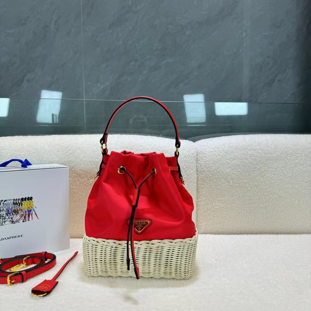 詳細な写真と価格については私に連絡してください。