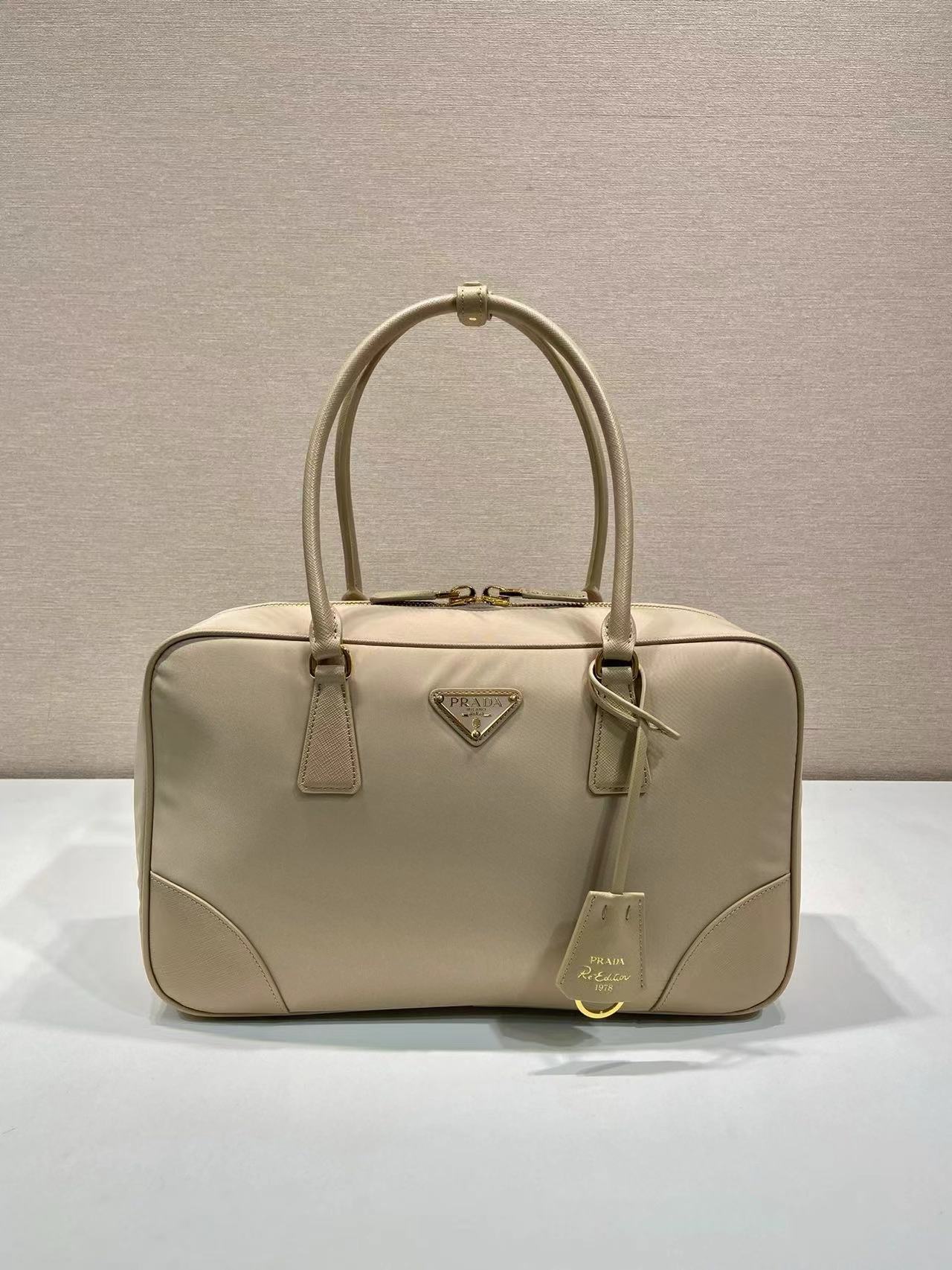 詳細な写真と価格については私に連絡してください。