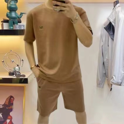 詳細な写真と価格については私に連絡してください。