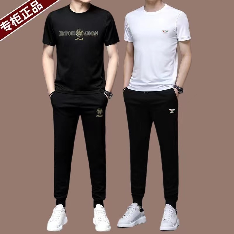 詳細な写真と価格については私に連絡してください。