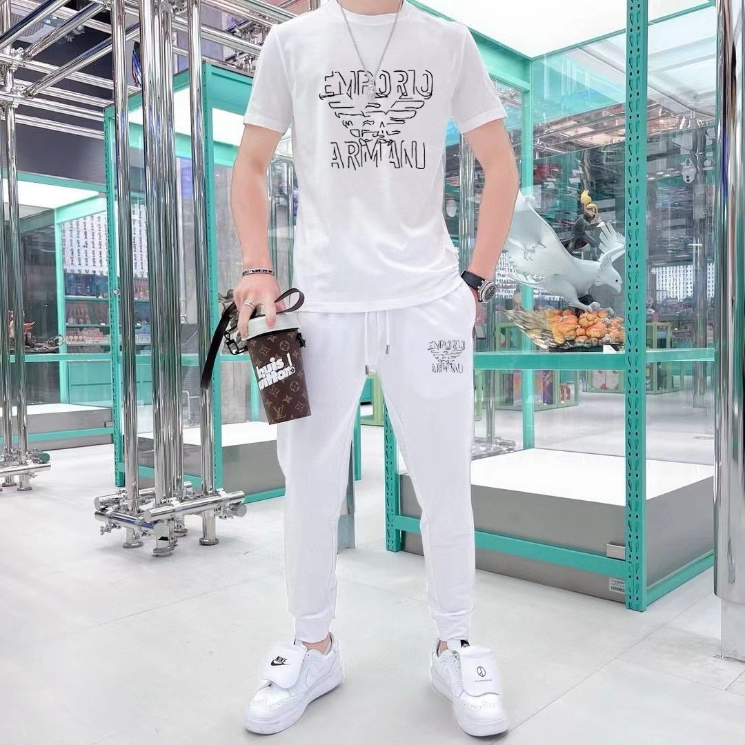 詳細な写真と価格については私に連絡してください。