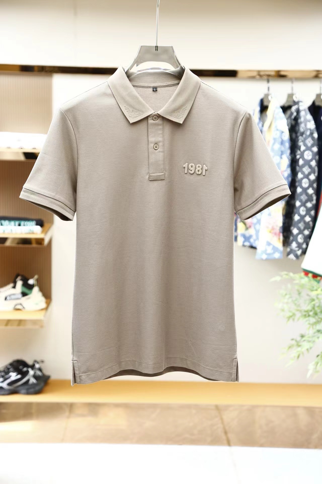 詳細な写真と価格については私に連絡してください。