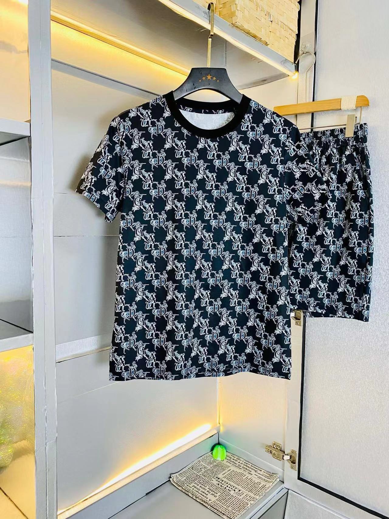 詳細な写真と価格については私に連絡してください。