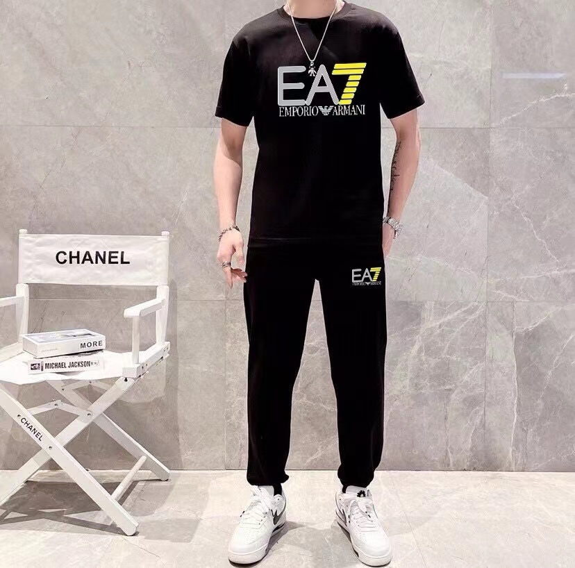 詳細な写真と価格については私に連絡してください。