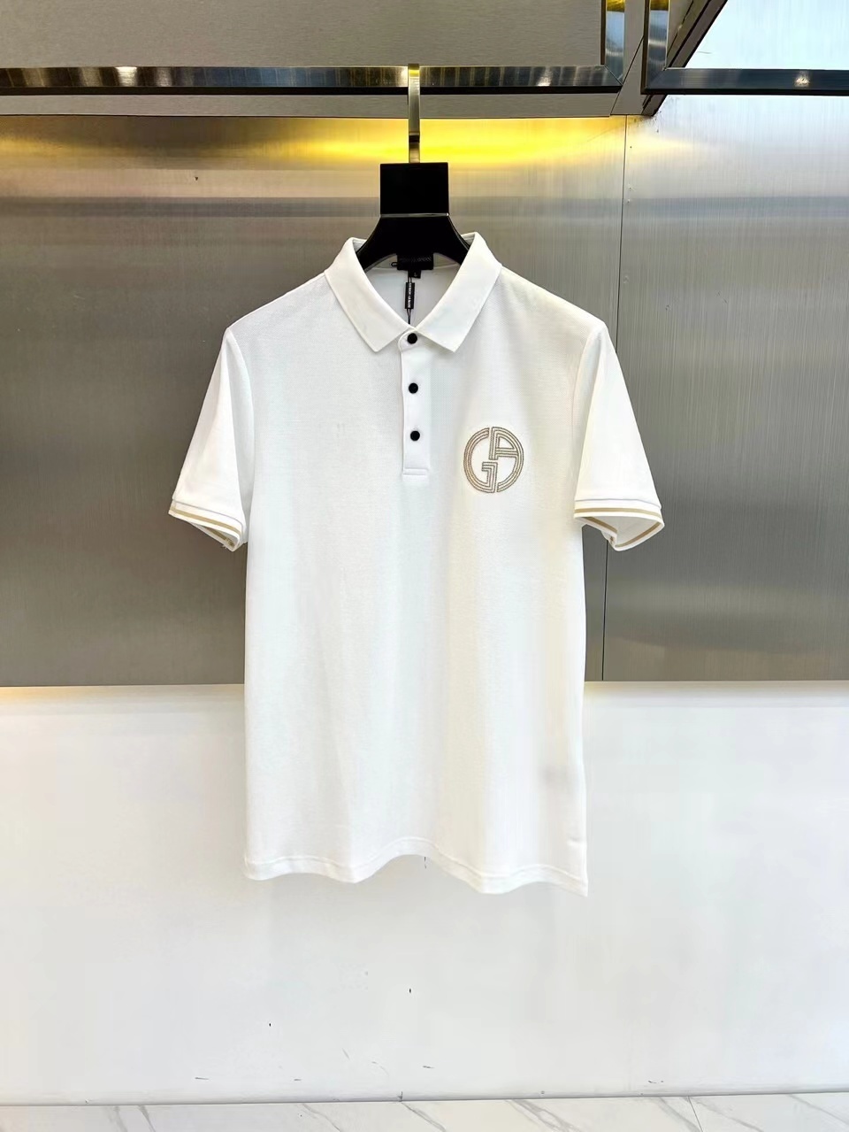 詳細な写真と価格については私に連絡してください。