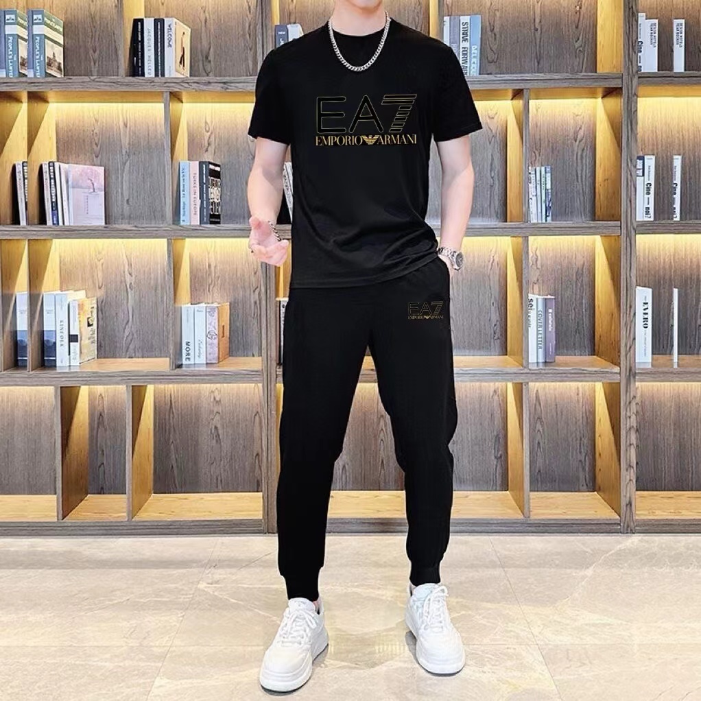 詳細な写真と価格については私に連絡してください。