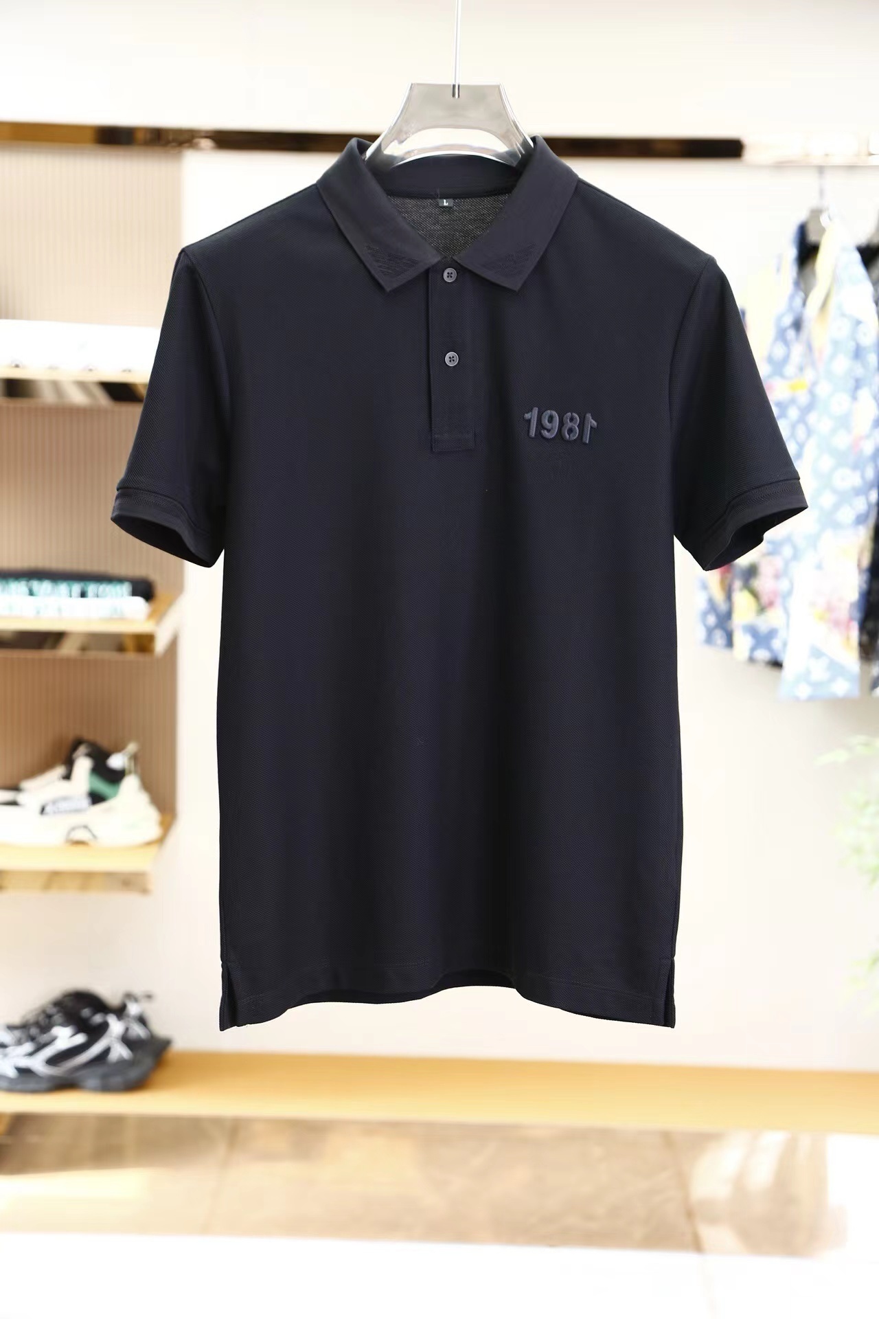 詳細な写真と価格については私に連絡してください。