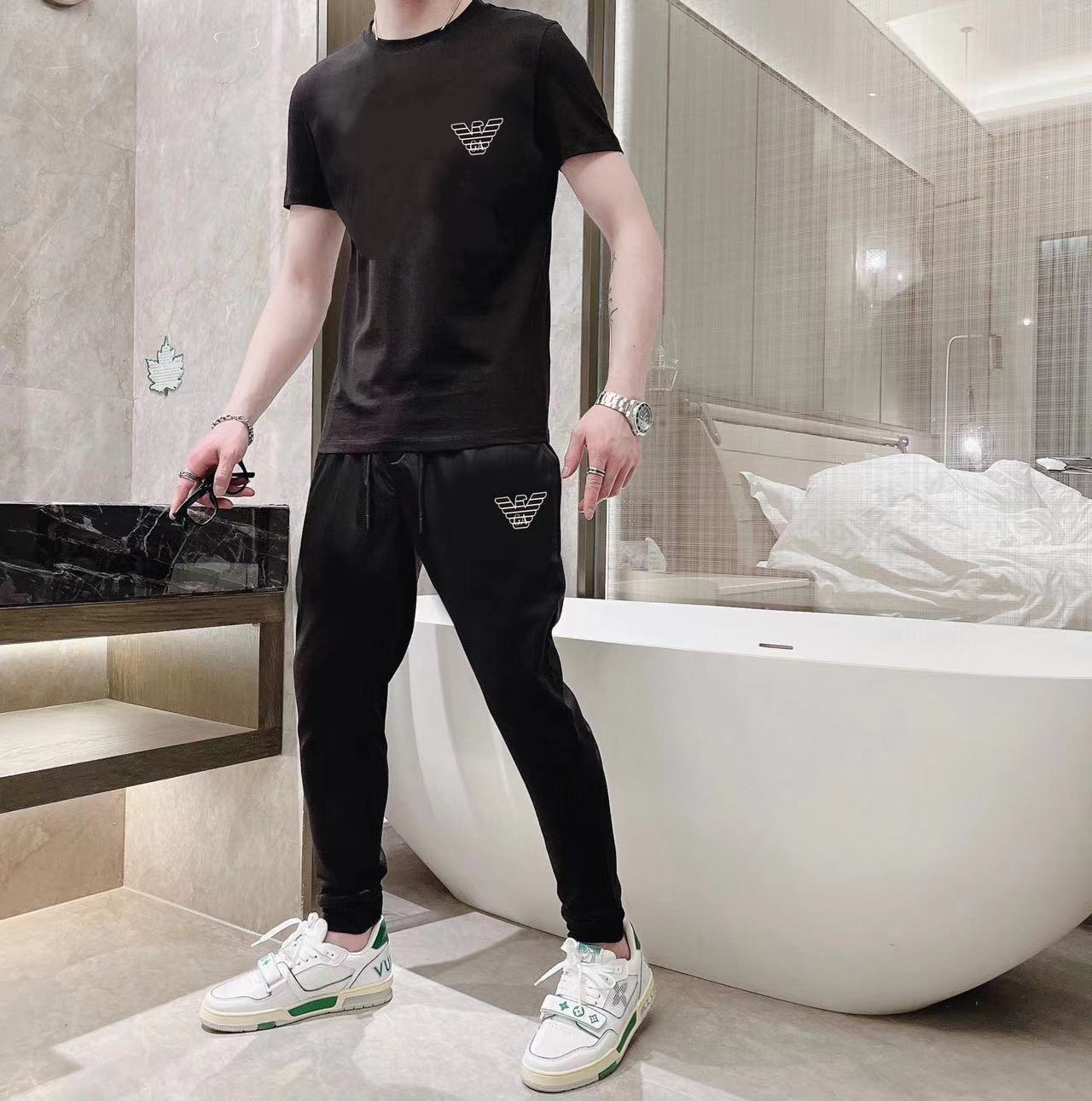 詳細な写真と価格については私に連絡してください。