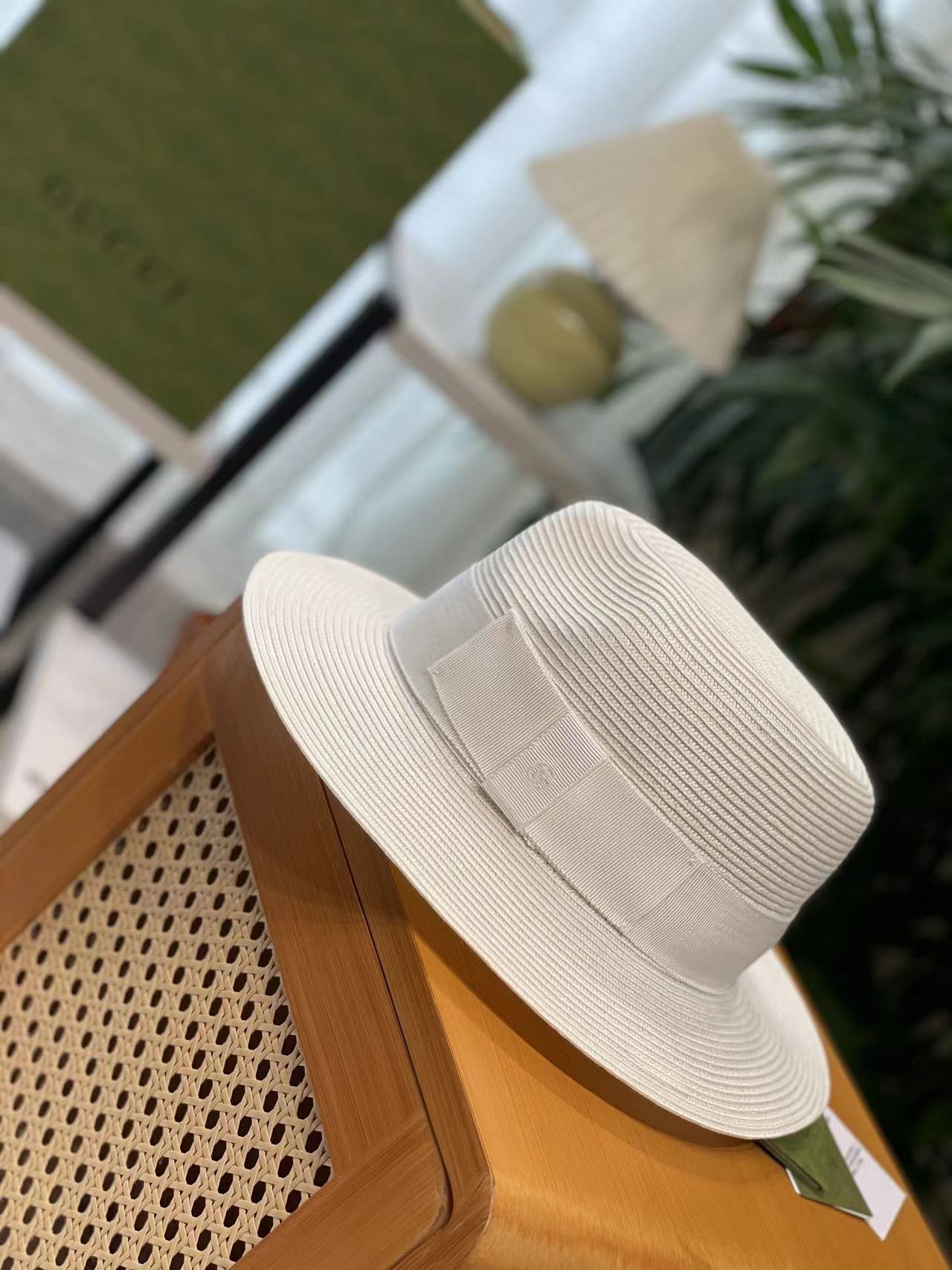 詳細な写真と価格については私に連絡してください。