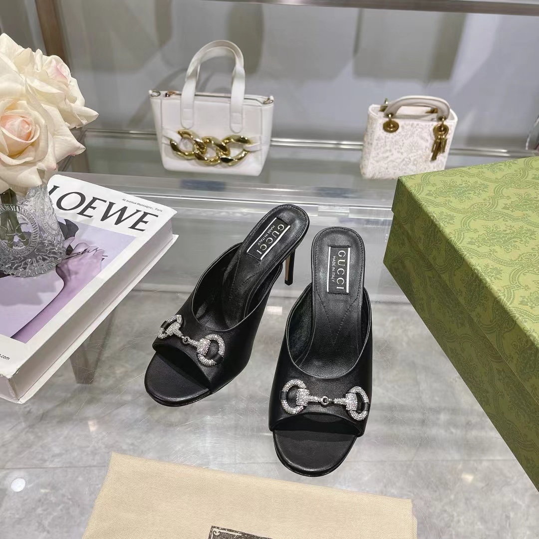 詳細な写真と価格については私に連絡してください。