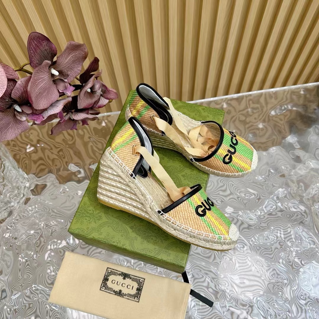 詳細な写真と価格については私に連絡してください。